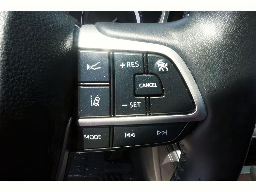 used 2022 Toyota Highlander car, priced at $34,798