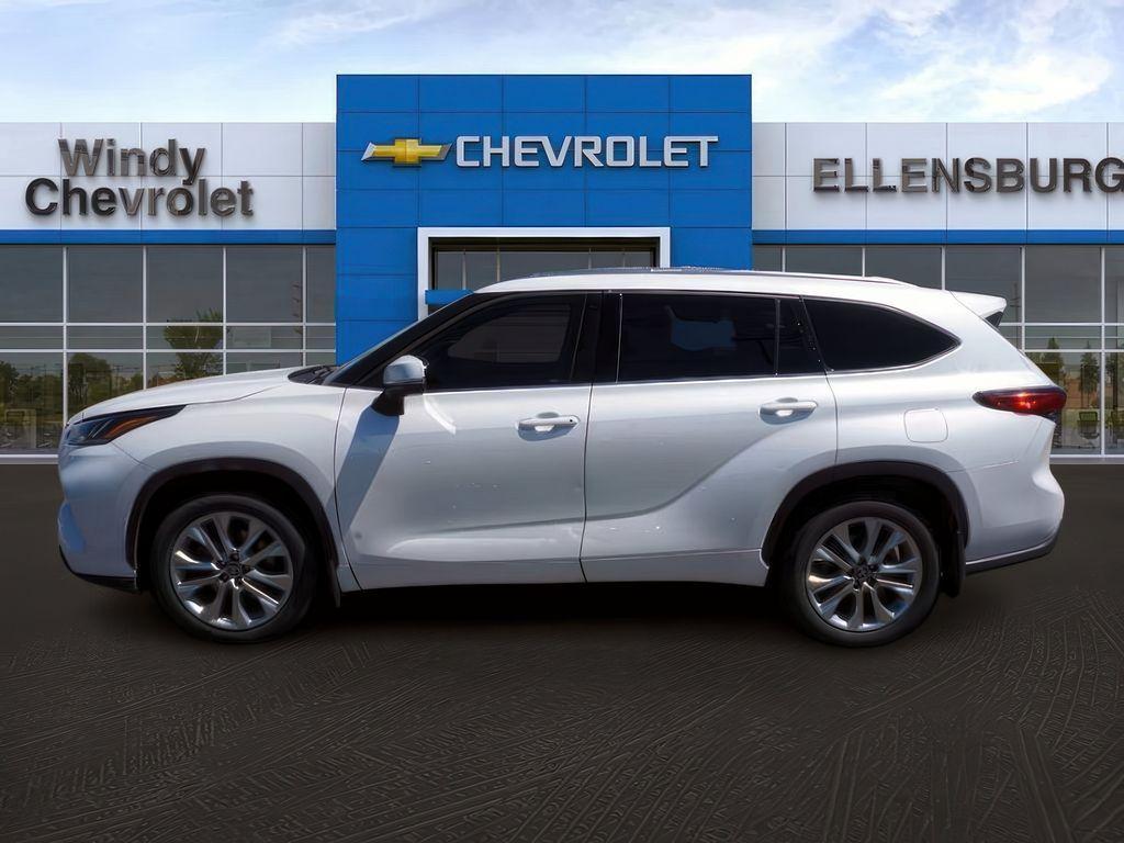 used 2022 Toyota Highlander car, priced at $34,798