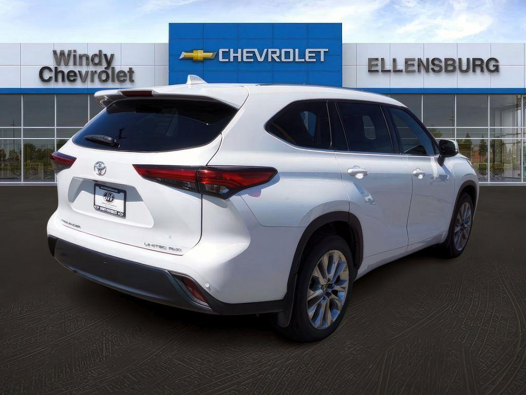 used 2022 Toyota Highlander car, priced at $34,798