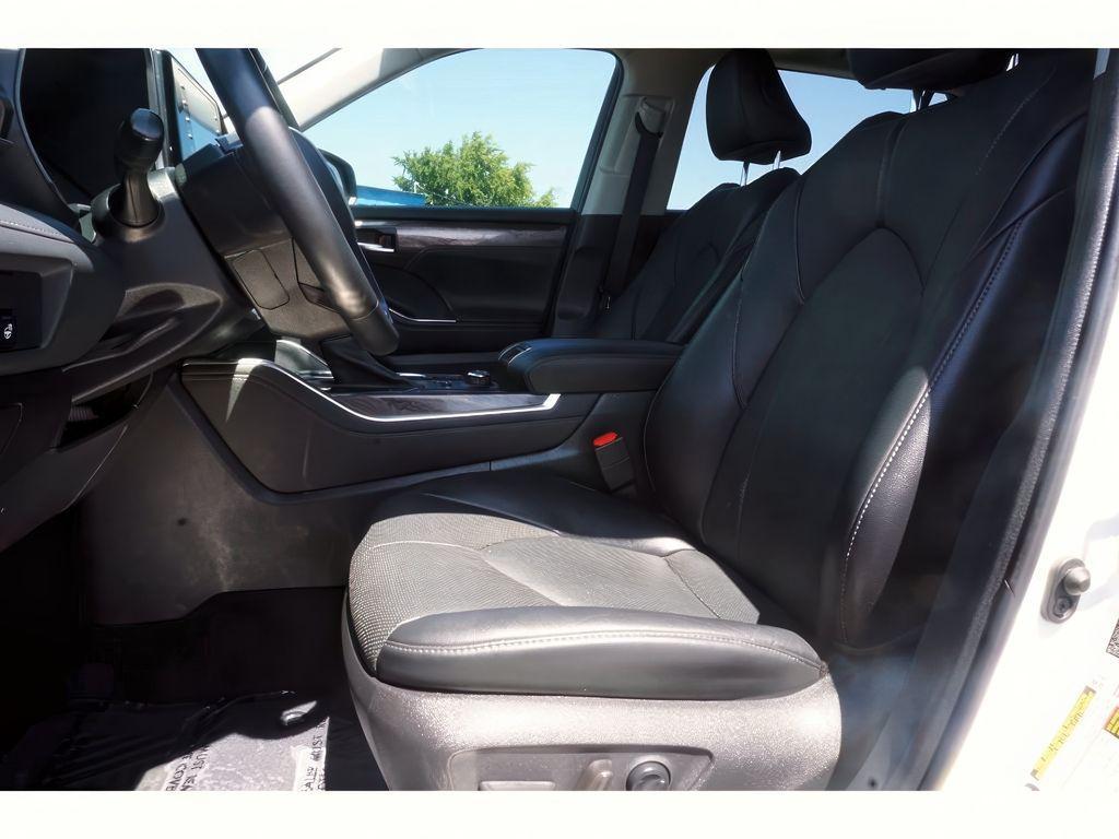 used 2022 Toyota Highlander car, priced at $34,798