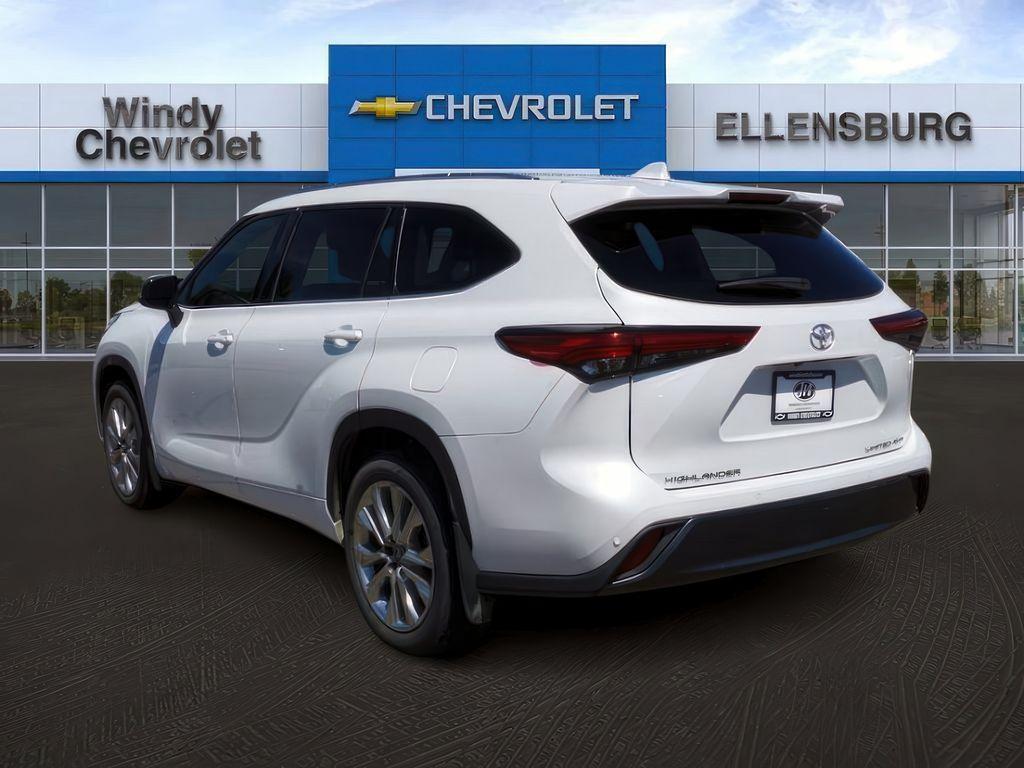 used 2022 Toyota Highlander car, priced at $34,798