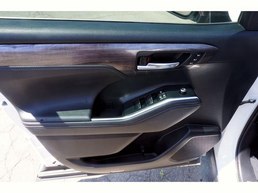 used 2022 Toyota Highlander car, priced at $34,798