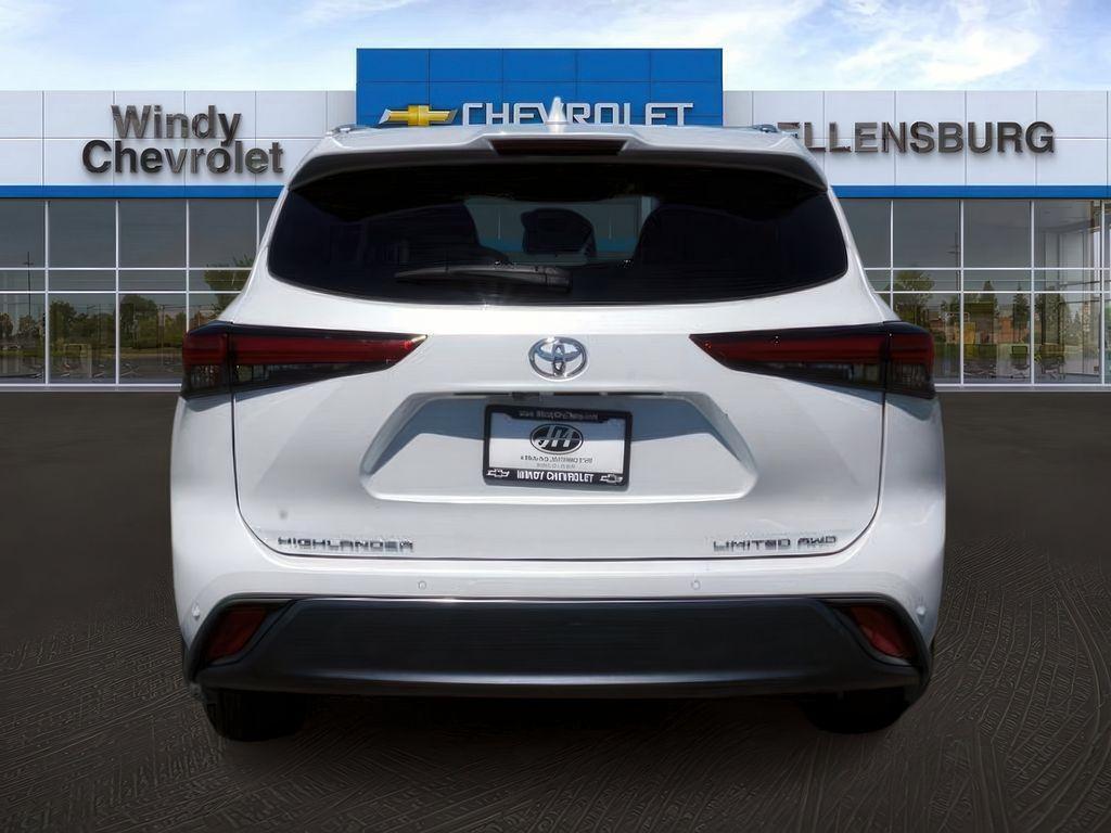 used 2022 Toyota Highlander car, priced at $34,798