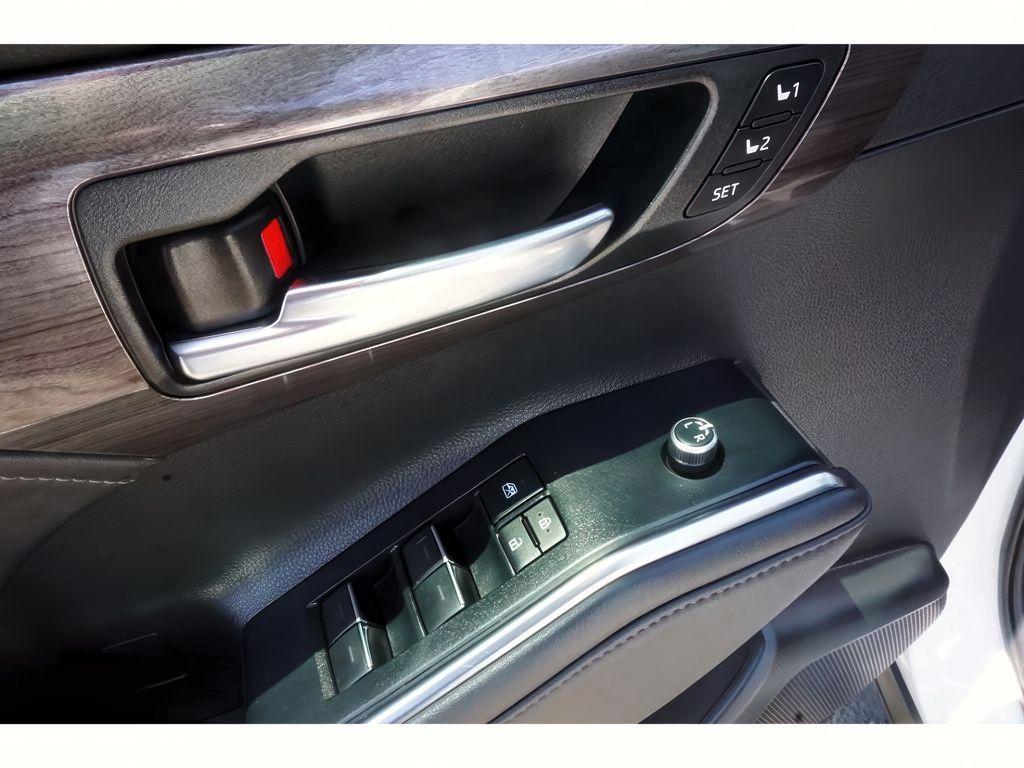 used 2022 Toyota Highlander car, priced at $34,798