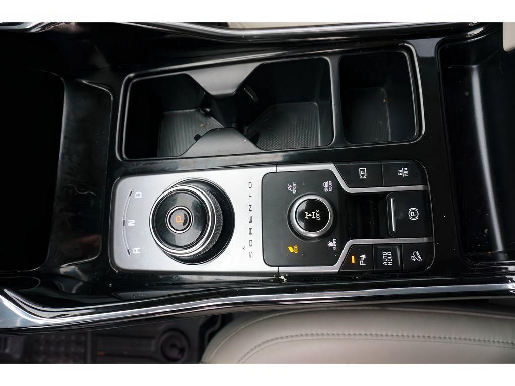 used 2022 Kia Sorento Plug-In Hybrid car, priced at $15,999
