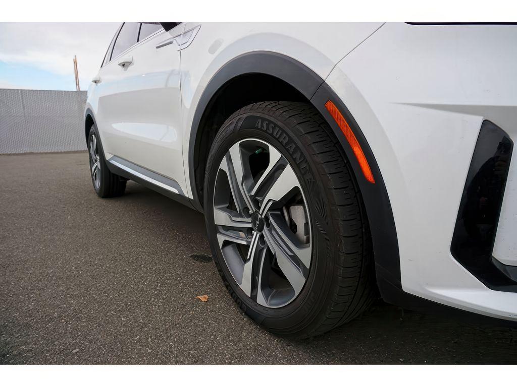 used 2022 Kia Sorento Plug-In Hybrid car, priced at $15,999