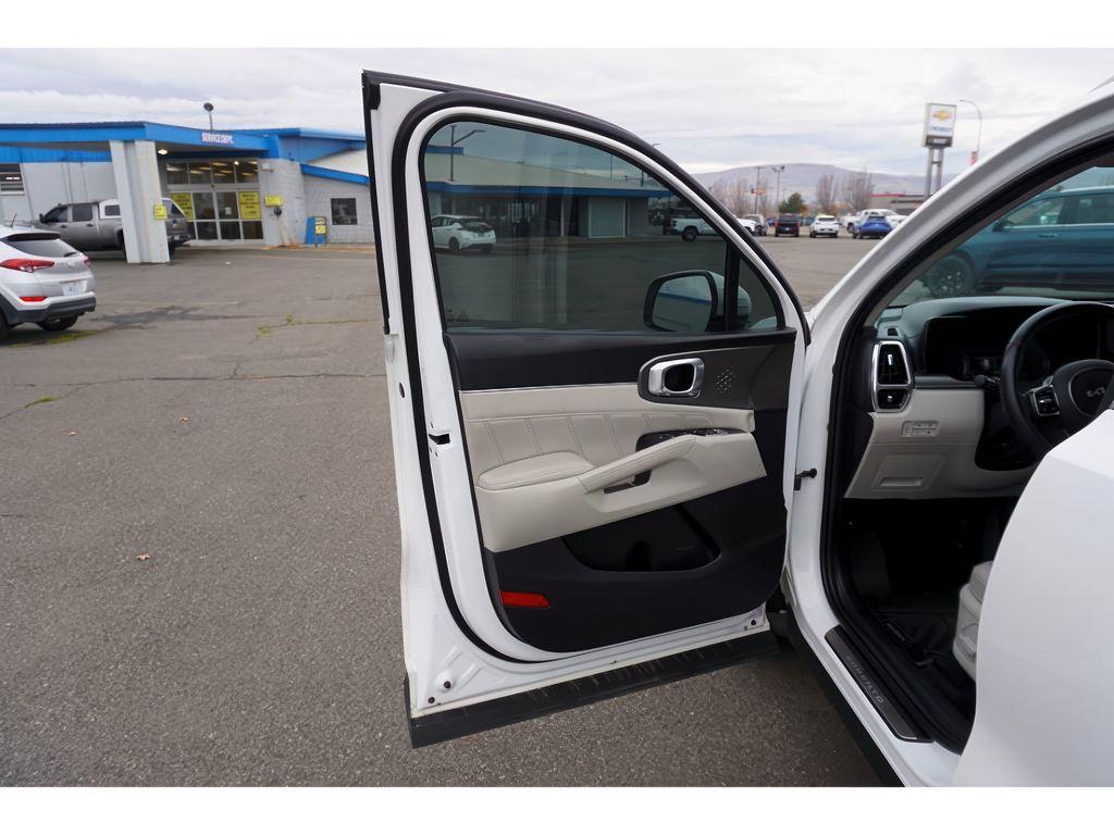 used 2022 Kia Sorento Plug-In Hybrid car, priced at $15,999