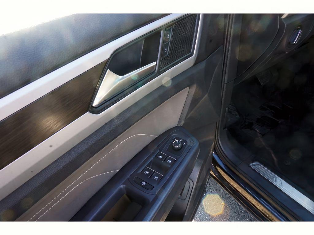 used 2021 Volkswagen Atlas car, priced at $25,999