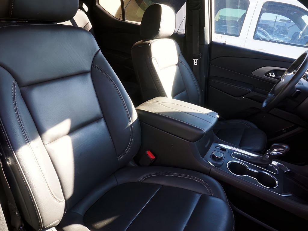 used 2022 Chevrolet Traverse car, priced at $28,599