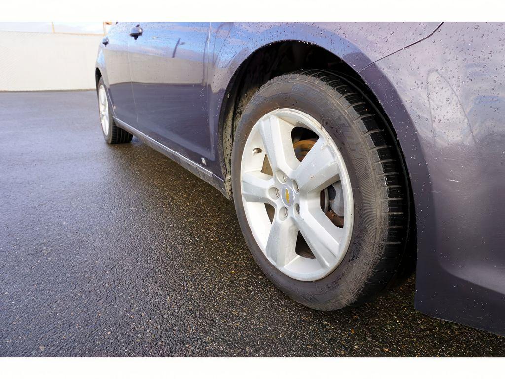 used 2010 Chevrolet Malibu car, priced at $9,999