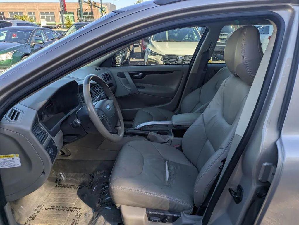 used 2001 Volvo V70 car, priced at $6,990