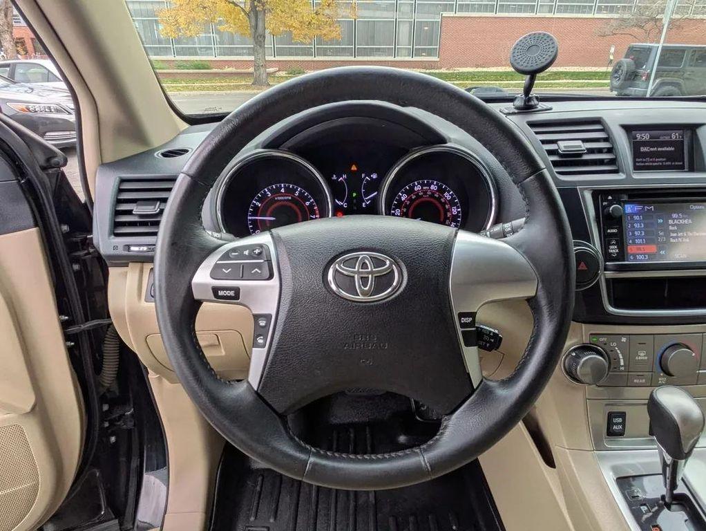 used 2013 Toyota Highlander car, priced at $13,790