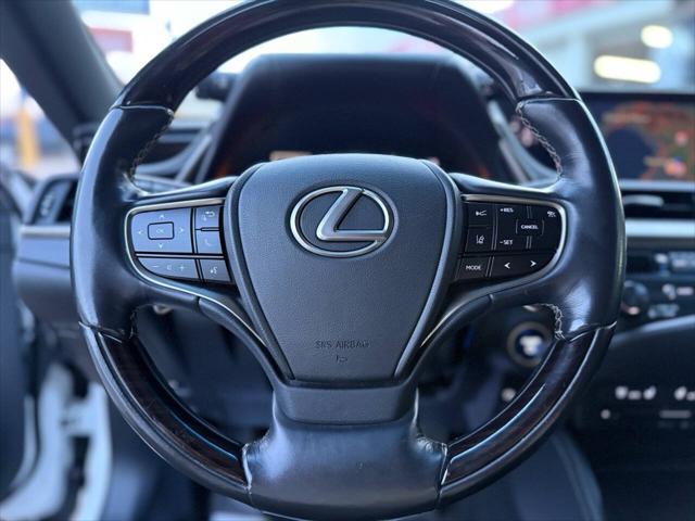 used 2019 Lexus ES 300h car, priced at $23,995