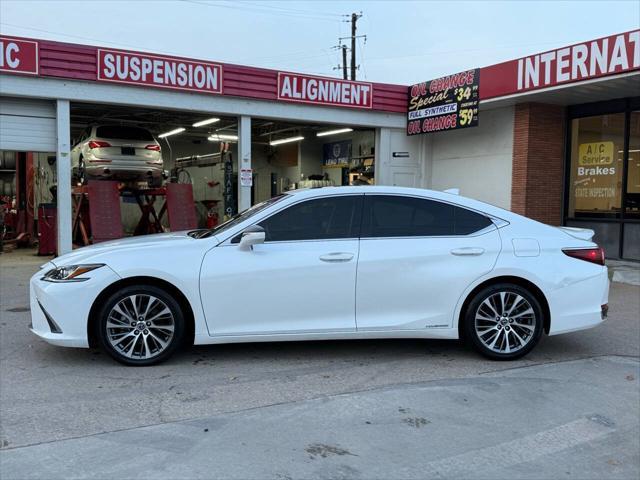 used 2019 Lexus ES 300h car, priced at $23,995