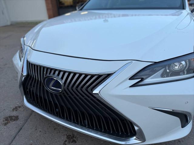 used 2019 Lexus ES 300h car, priced at $23,995