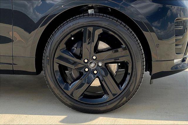new 2025 Land Rover Discovery car, priced at $78,868