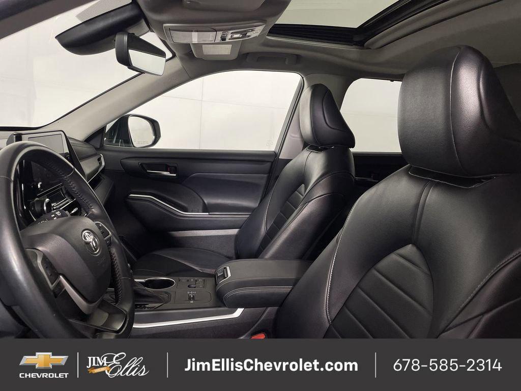 used 2023 Toyota Highlander car, priced at $35,799