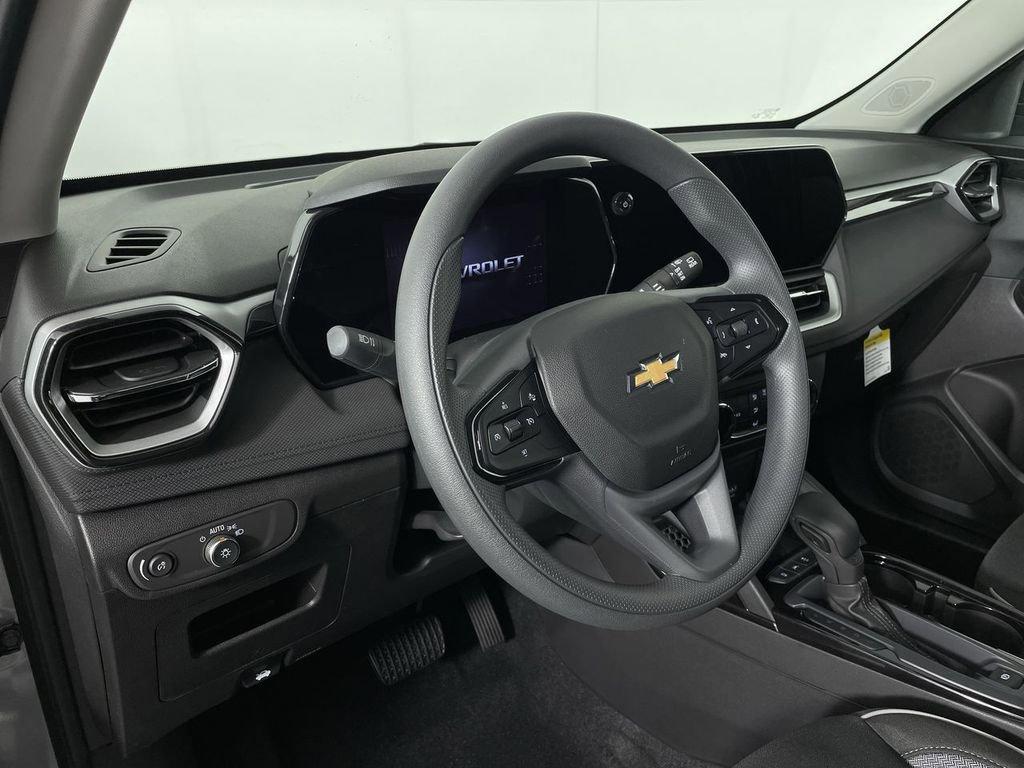 new 2025 Chevrolet TrailBlazer car, priced at $28,054