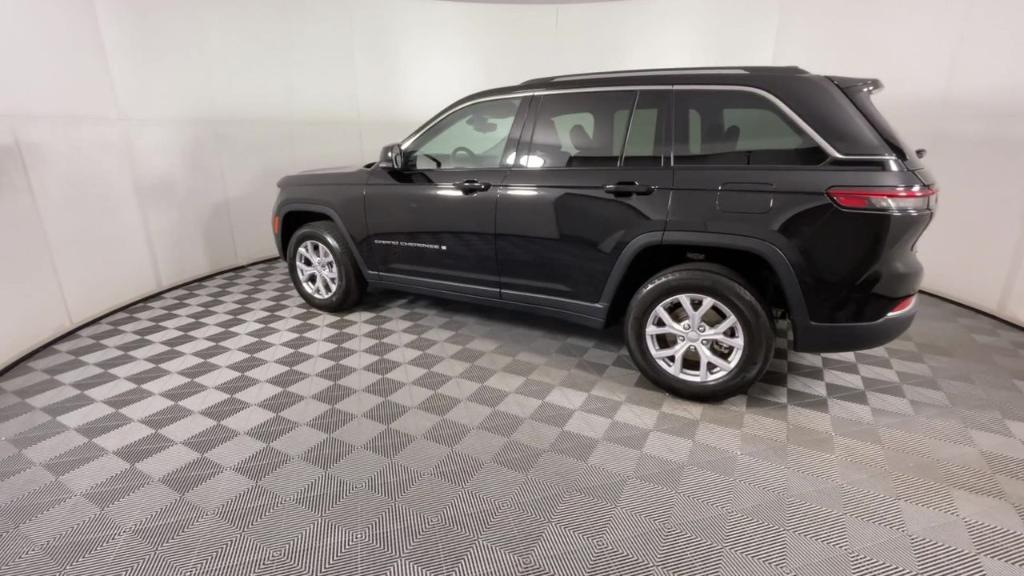 used 2022 Jeep Grand Cherokee car, priced at $28,598