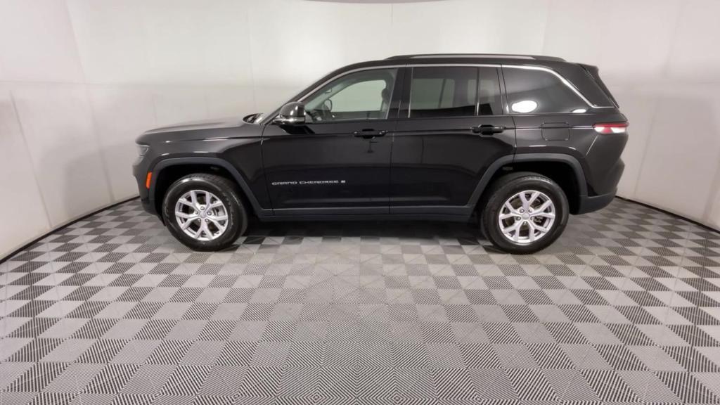 used 2022 Jeep Grand Cherokee car, priced at $28,598