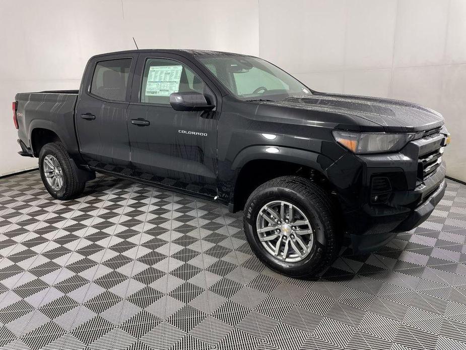 new 2024 Chevrolet Colorado car, priced at $40,300