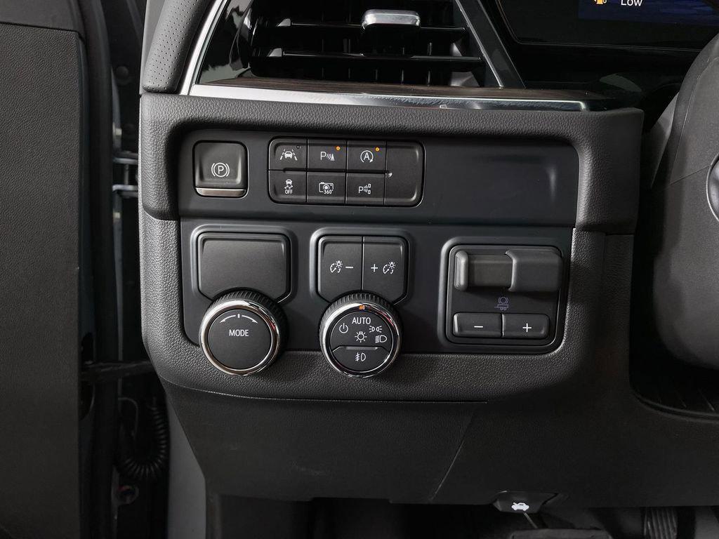 new 2025 Chevrolet Suburban car, priced at $75,180