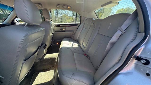 used 2009 Lincoln Town Car car, priced at $5,900