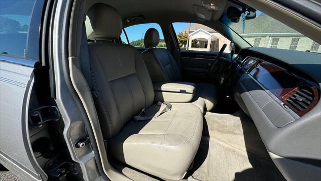 used 2009 Lincoln Town Car car, priced at $5,900