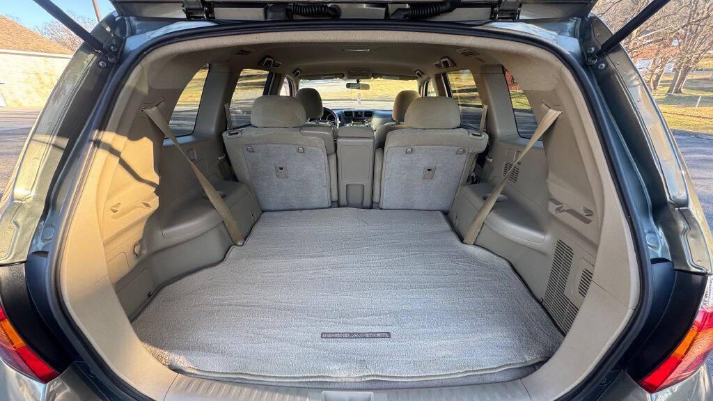 used 2010 Toyota Highlander car, priced at $6,900