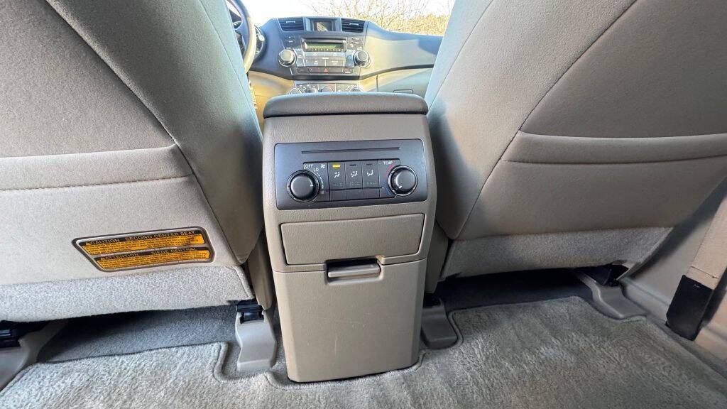 used 2010 Toyota Highlander car, priced at $6,900