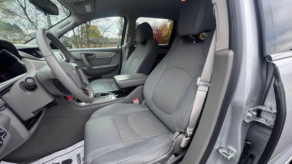 used 2014 Chevrolet Traverse car, priced at $5,900