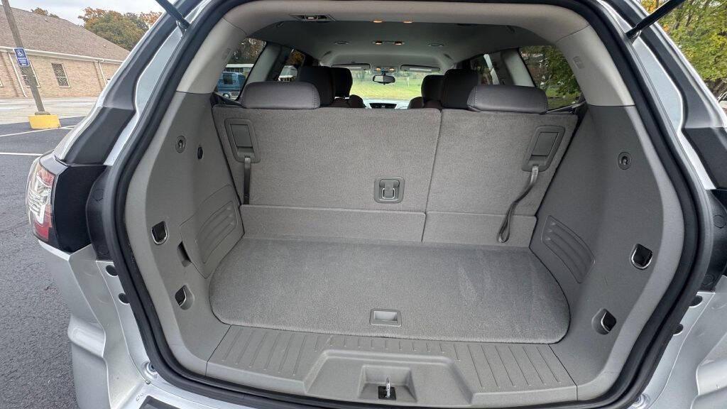 used 2014 Chevrolet Traverse car, priced at $5,900