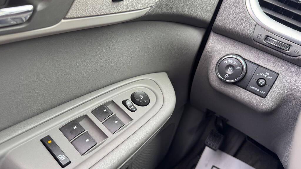 used 2014 Chevrolet Traverse car, priced at $5,900