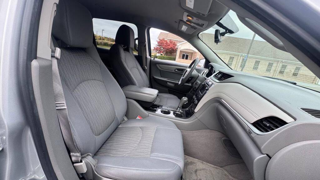 used 2014 Chevrolet Traverse car, priced at $5,900