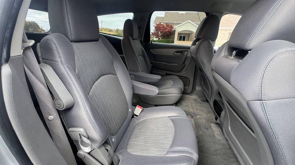 used 2014 Chevrolet Traverse car, priced at $5,900