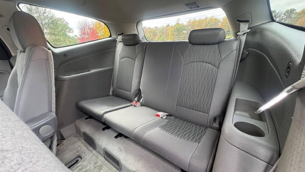 used 2014 Chevrolet Traverse car, priced at $5,900