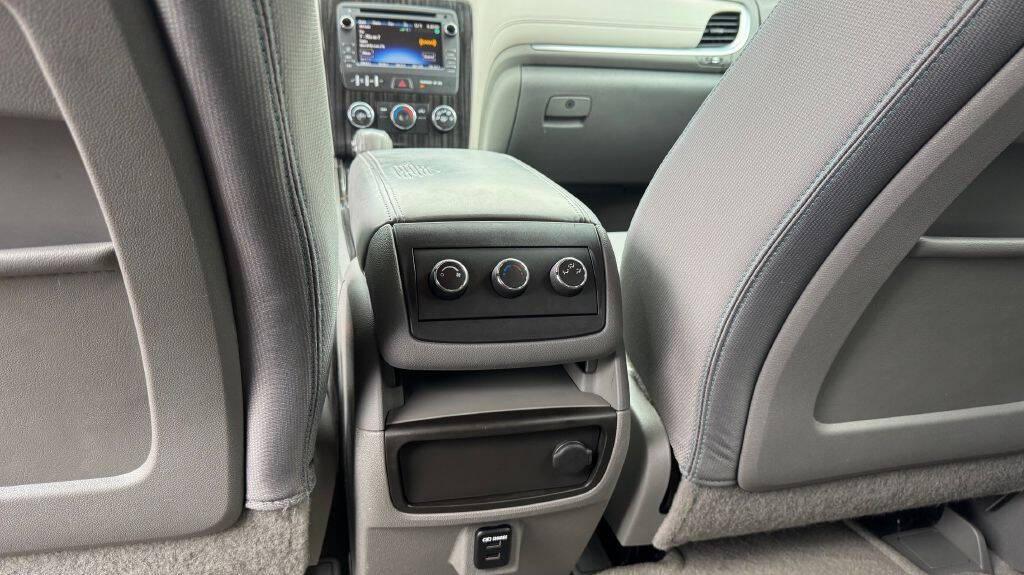 used 2014 Chevrolet Traverse car, priced at $5,900