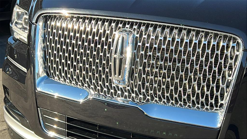 used 2022 Lincoln Navigator car, priced at $68,924