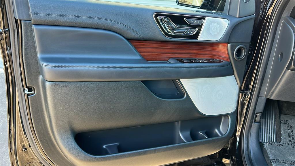 used 2022 Lincoln Navigator car, priced at $68,924