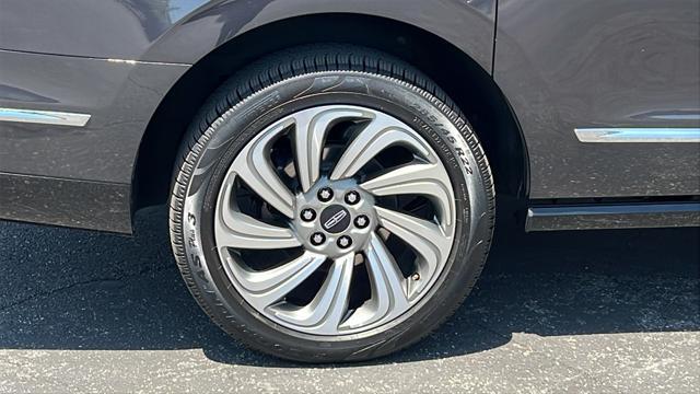 used 2022 Lincoln Navigator car, priced at $70,924