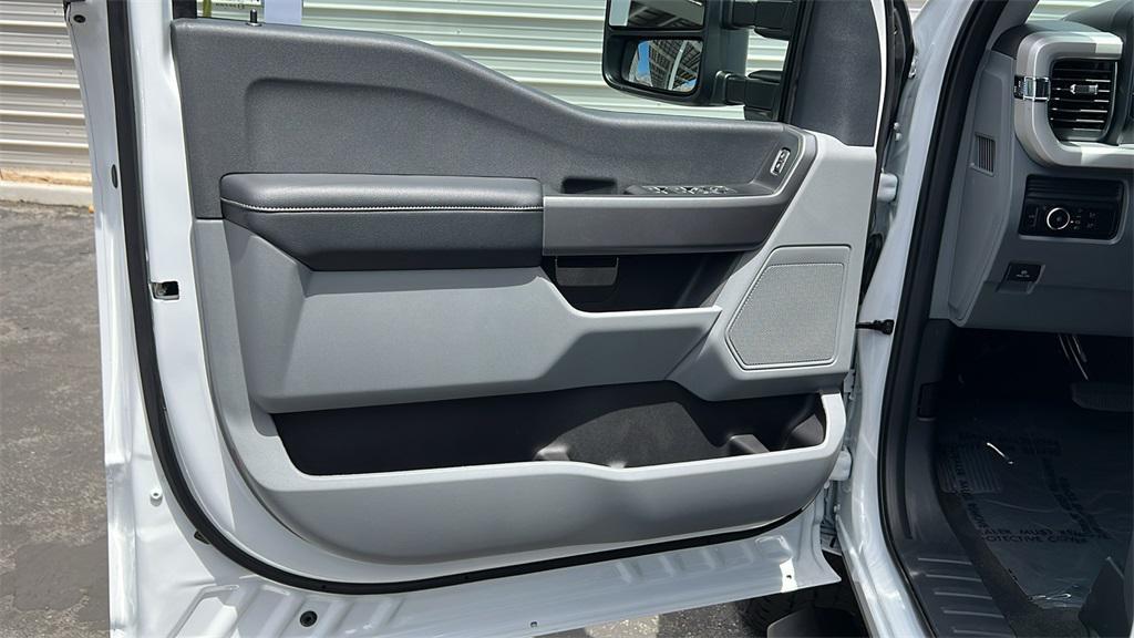 new 2025 Ford F-250 car, priced at $73,465