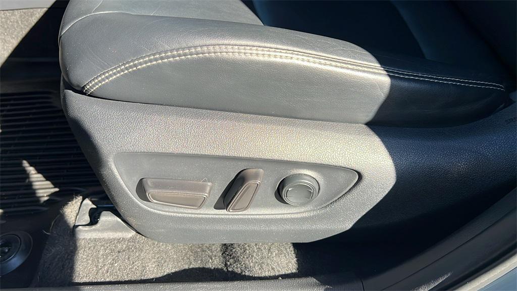 used 2020 Toyota RAV4 car, priced at $27,900