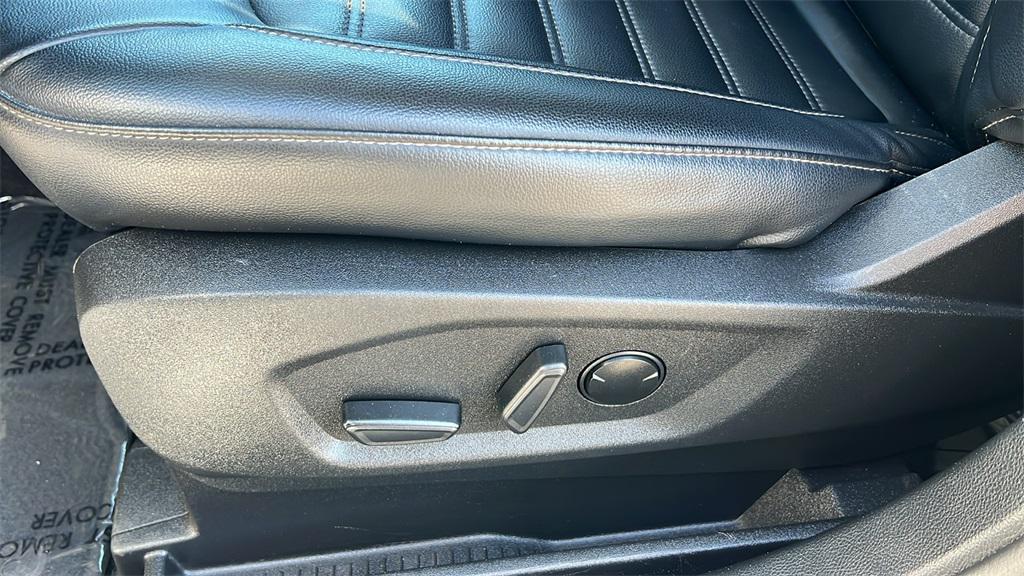 used 2023 Ford Edge car, priced at $26,328