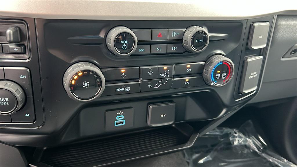 new 2025 Ford F-250 car, priced at $71,680