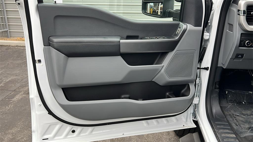 new 2025 Ford F-250 car, priced at $71,680
