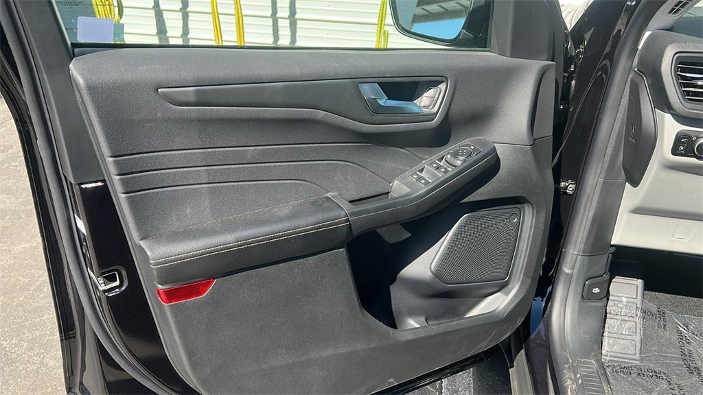 new 2025 Ford Escape PHEV car, priced at $38,895