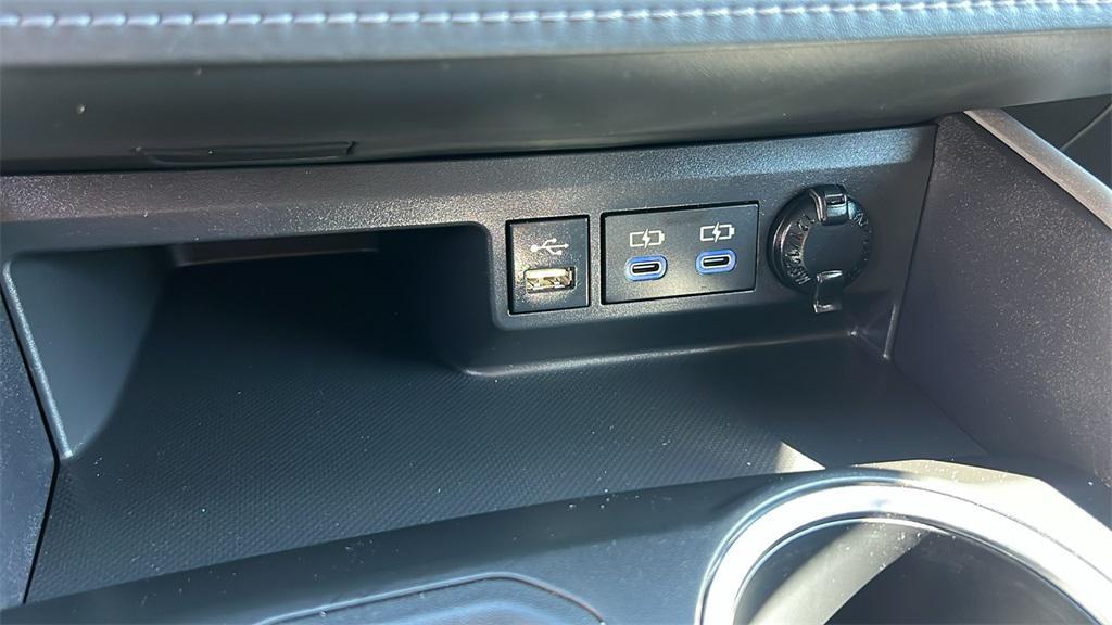 used 2022 Toyota Highlander car, priced at $39,900
