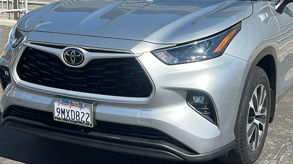 used 2022 Toyota Highlander car, priced at $39,900