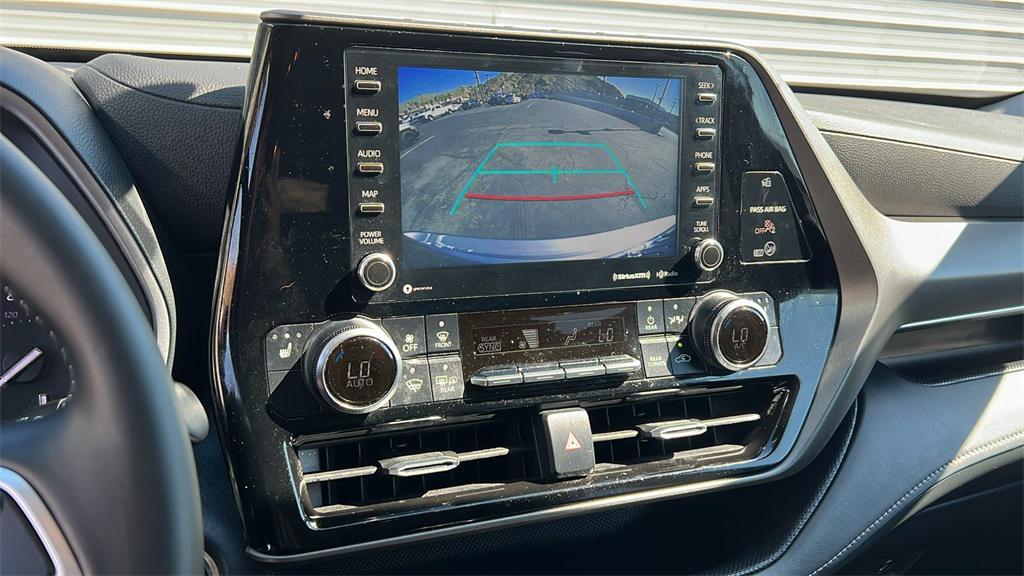 used 2022 Toyota Highlander car, priced at $39,900