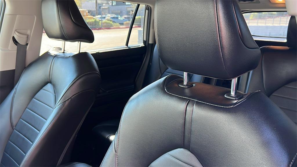 used 2022 Toyota Highlander car, priced at $39,900